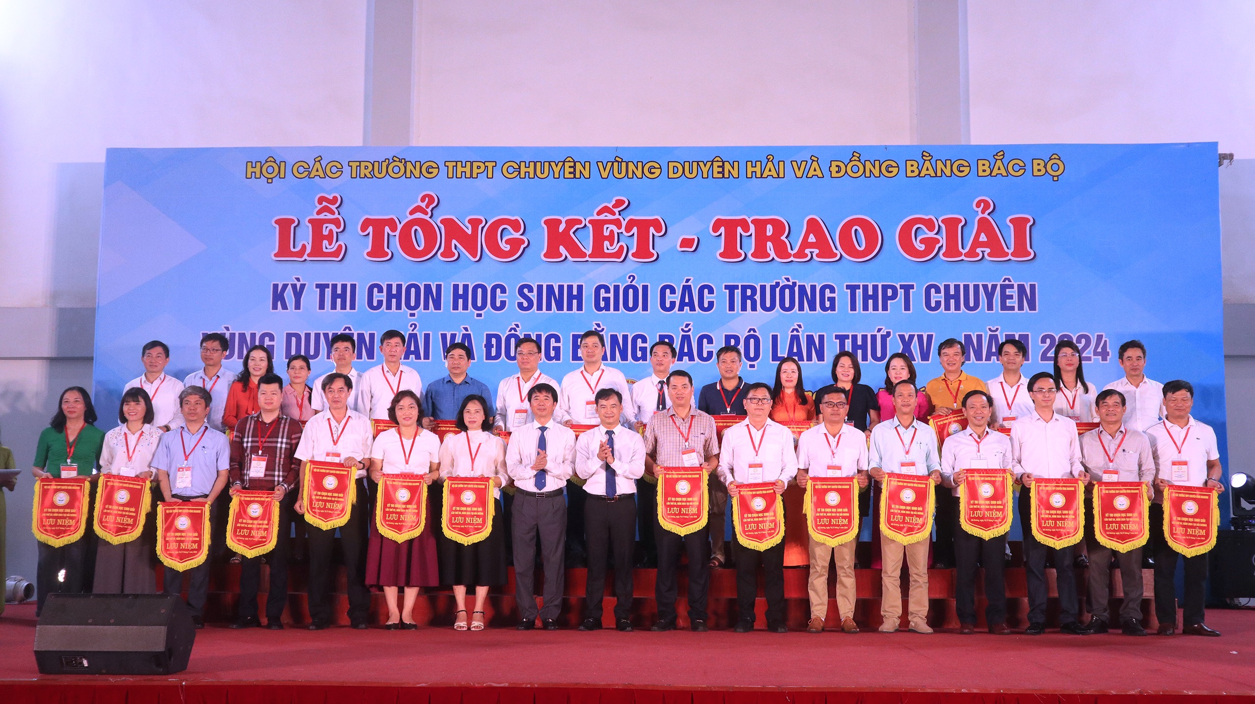 Tổng kết và trao giải cuộc thi học sinh giỏi khu vực duyên hải và đồng bằng Bắc Bộ tại trường THPT Chuyên Nguyễn Trãi, tỉnh Hải Dương, lần thứ XV năm 2024